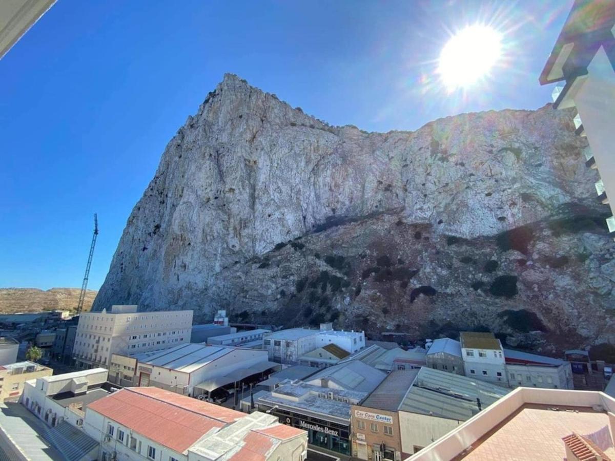 Modern Studio Apartment At The Hub Gibraltar Luaran gambar