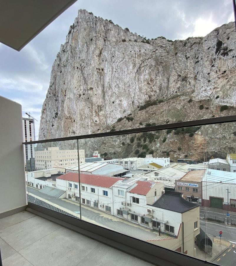 Modern Studio Apartment At The Hub Gibraltar Luaran gambar
